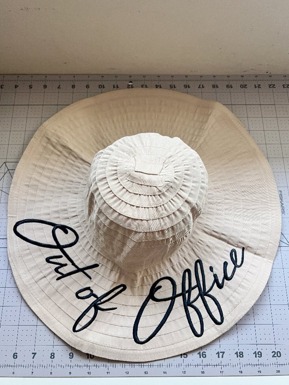 Out of Office foldable beach hat